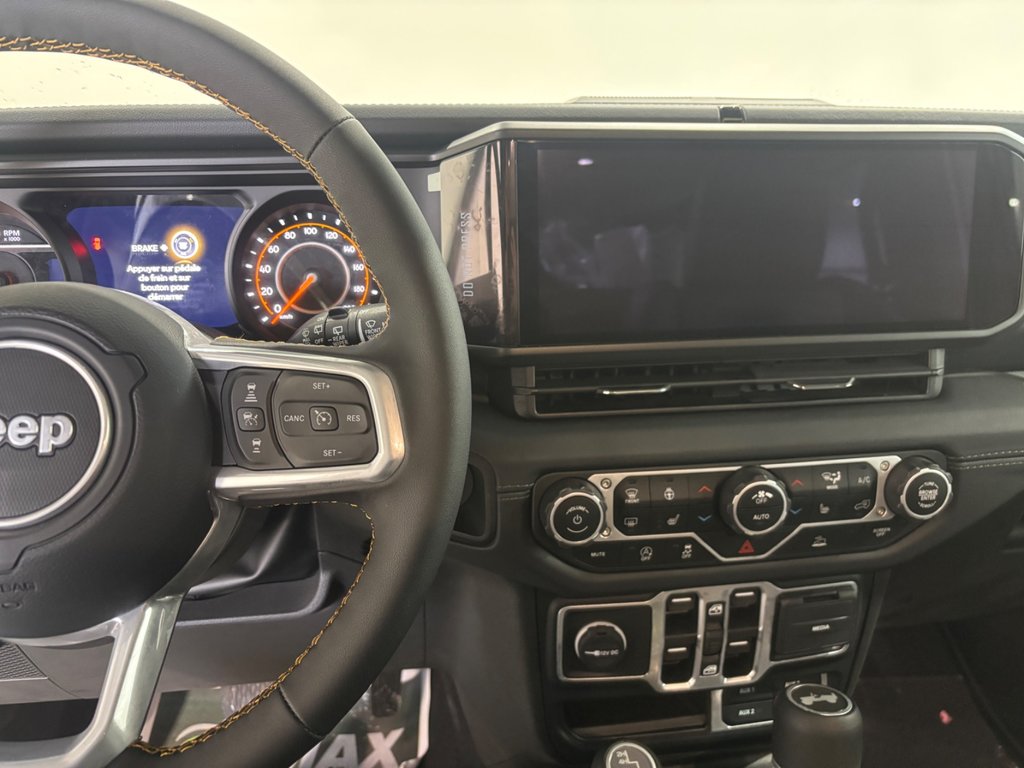 2024 Jeep WRANGLER 4-Door SAHARA in Saint-Hyacinthe, Quebec - 17 - w1024h768px