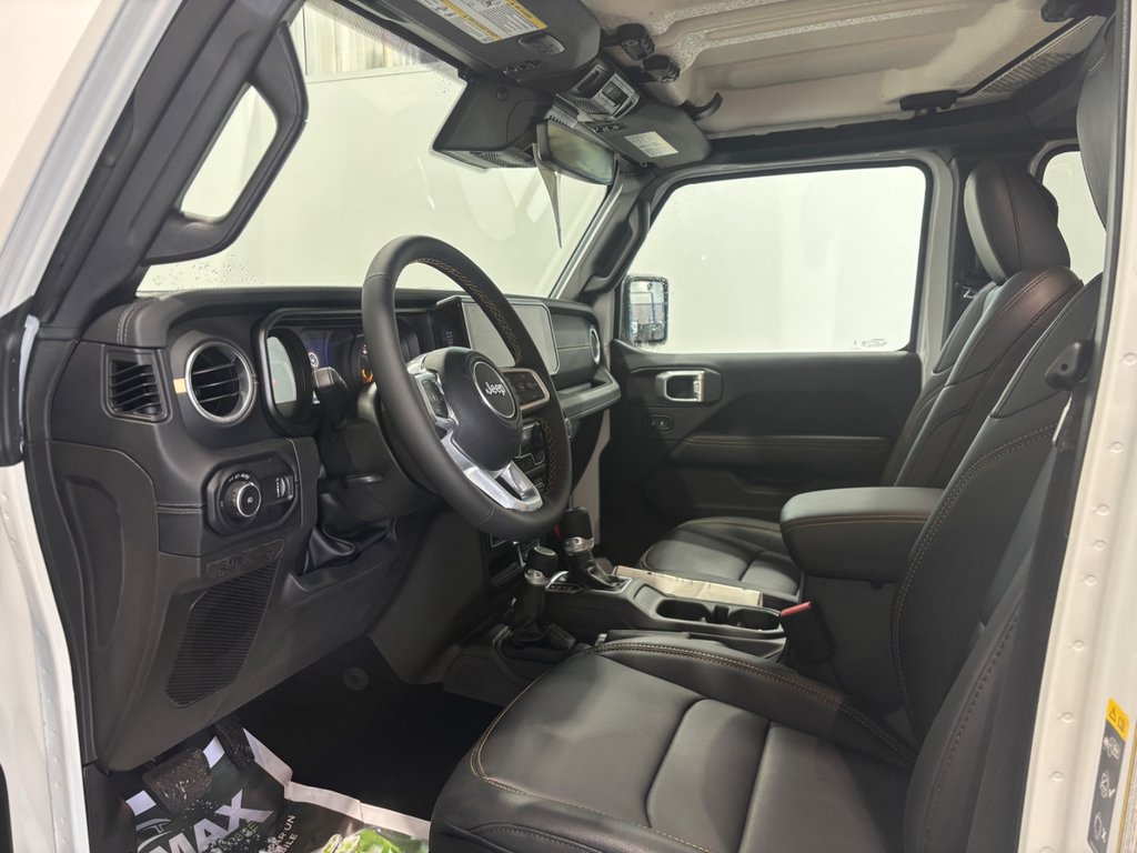 2024 Jeep WRANGLER 4-Door SAHARA in Saint-Hyacinthe, Quebec - 15 - w1024h768px
