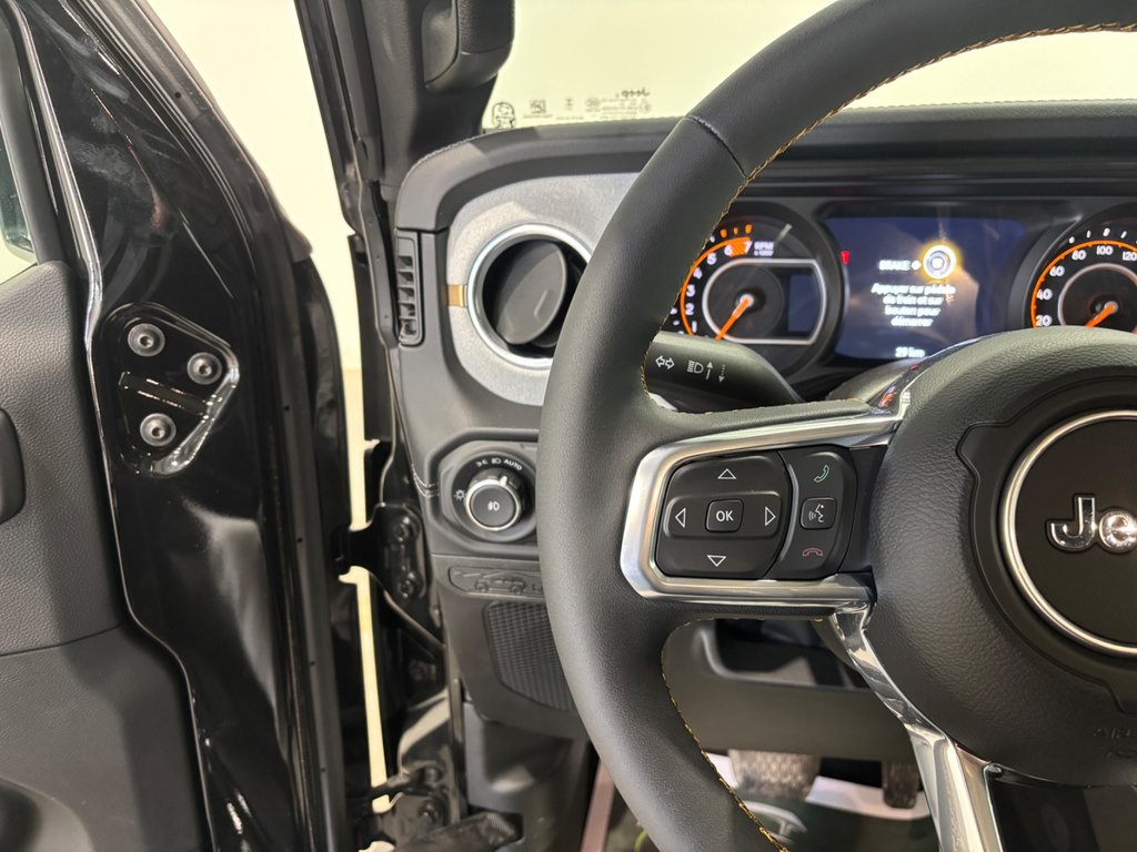 2024 Jeep WRANGLER 4-Door SAHARA in Saint-Hyacinthe, Quebec - 16 - w1024h768px
