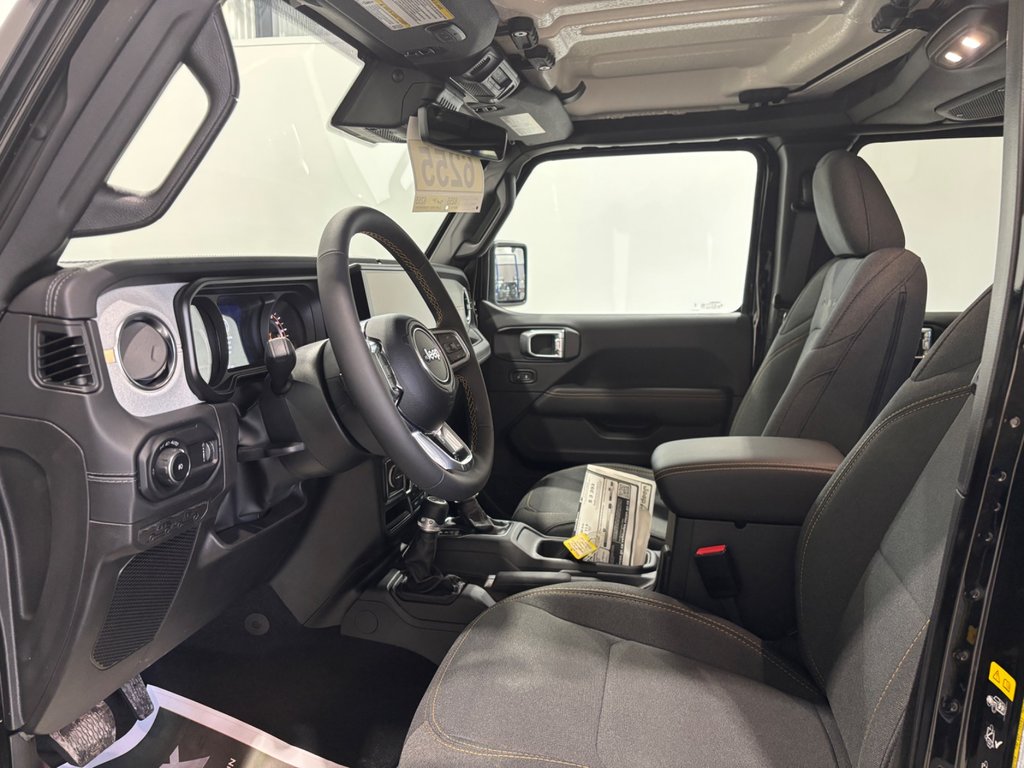 2024 Jeep WRANGLER 4-Door SAHARA in Saint-Hyacinthe, Quebec - 15 - w1024h768px