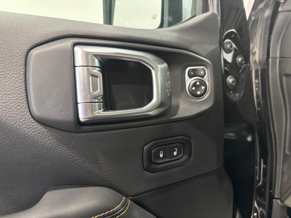 2024 Jeep WRANGLER 4-Door SAHARA in Saint-Hyacinthe, Quebec - 14 - w1024h768px