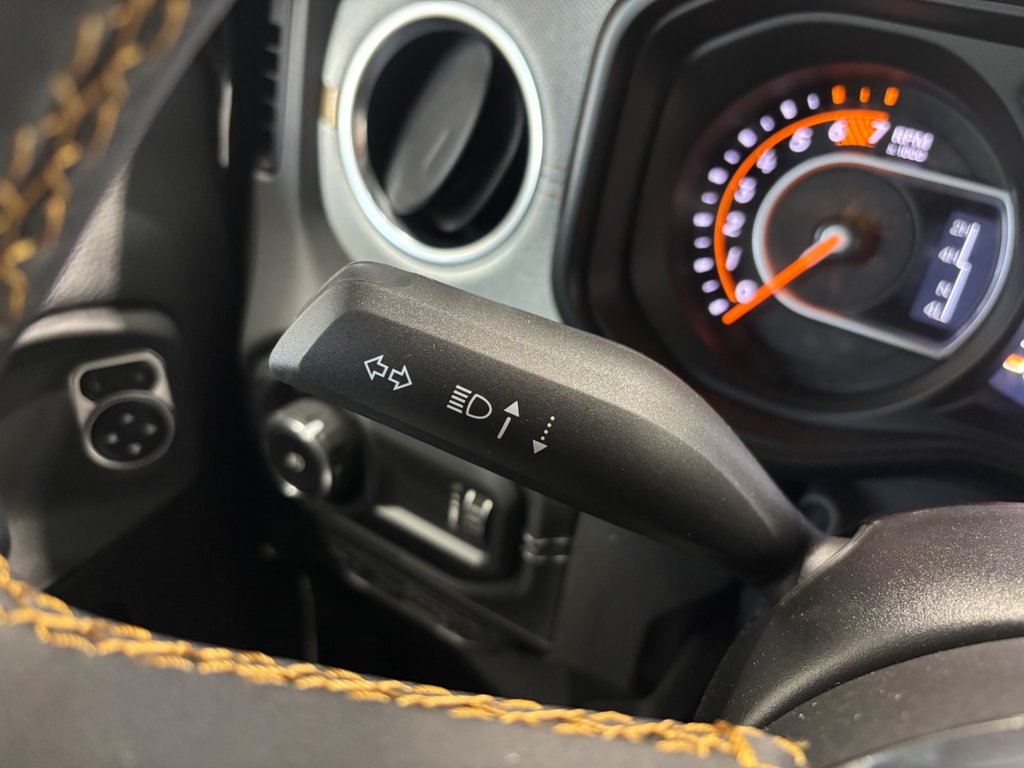 2024 Jeep WRANGLER 4-Door SAHARA in Saint-Hyacinthe, Quebec - 19 - w1024h768px