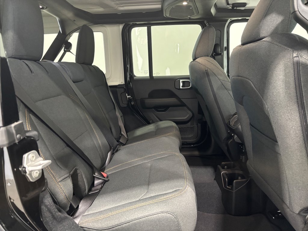 2024 Jeep WRANGLER 4-Door SAHARA in Saint-Hyacinthe, Quebec - 12 - w1024h768px