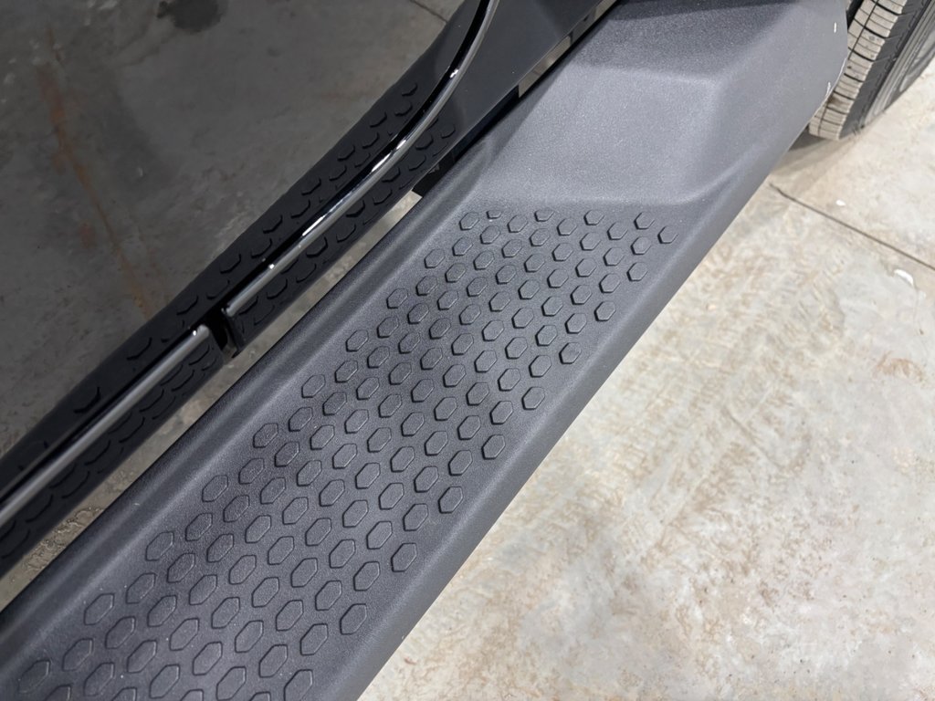 2024 Jeep WRANGLER 4-Door SAHARA in Saint-Hyacinthe, Quebec - 9 - w1024h768px