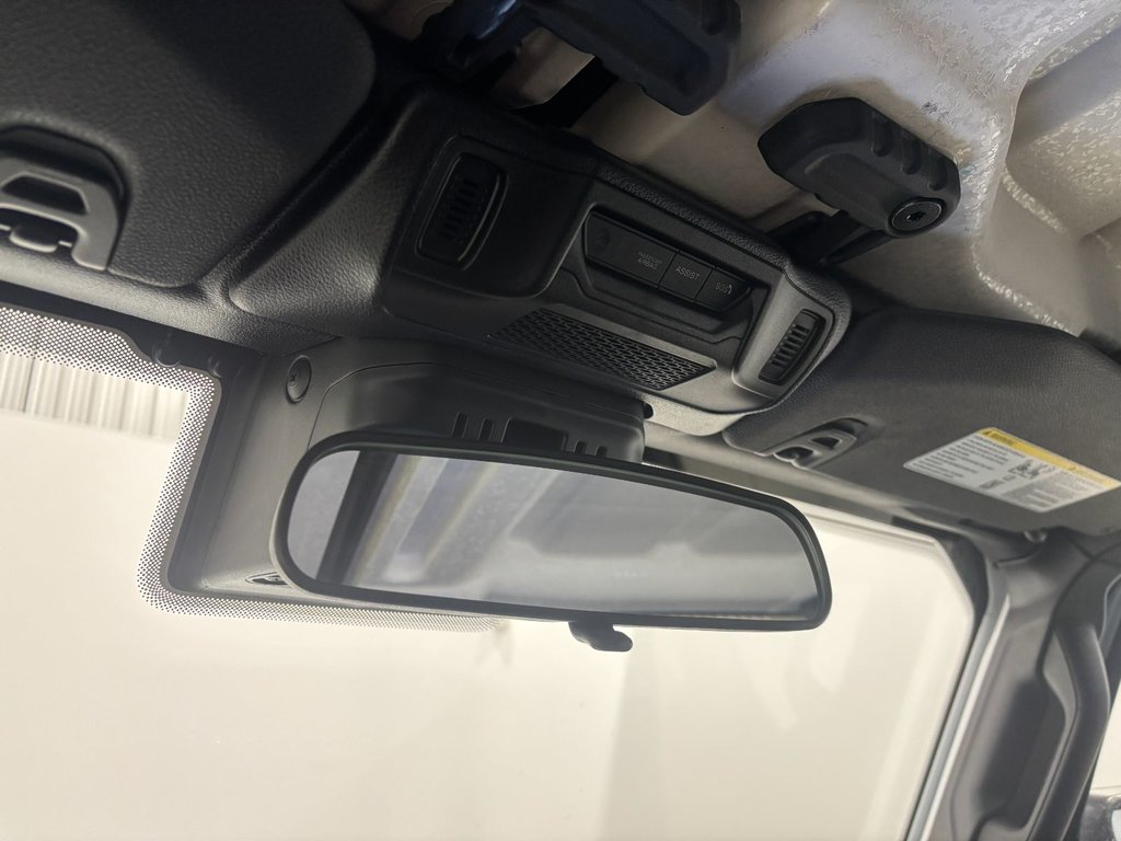 2024 Jeep WRANGLER 4-Door SPORT S in Saint-Hyacinthe, Quebec - 13 - w1024h768px