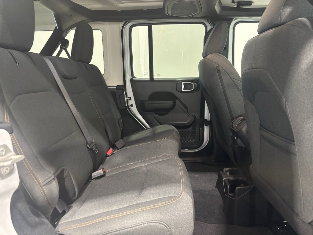 2024 Jeep WRANGLER 4-Door SPORT S in Saint-Hyacinthe, Quebec - 20 - w1024h768px