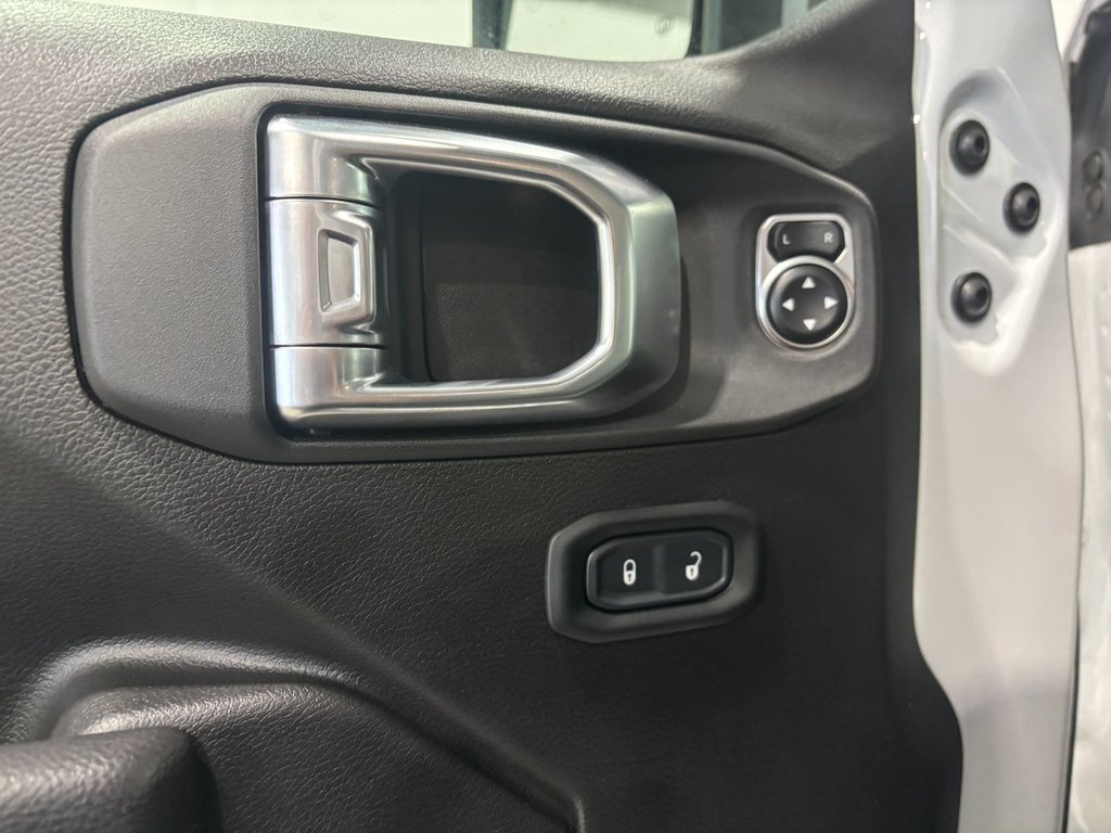 2024 Jeep WRANGLER 4-Door SPORT S in Saint-Hyacinthe, Quebec - 15 - w1024h768px