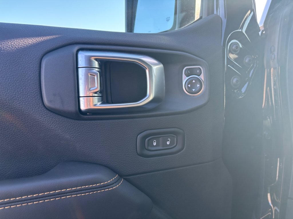 Jeep WRANGLER 4-Door SAHARA 2024 à Saint-Hyacinthe, Québec - 14 - w1024h768px