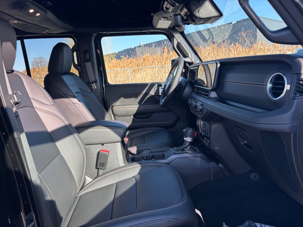 Jeep WRANGLER 4-Door SAHARA 2024 à Saint-Hyacinthe, Québec - 9 - w1024h768px