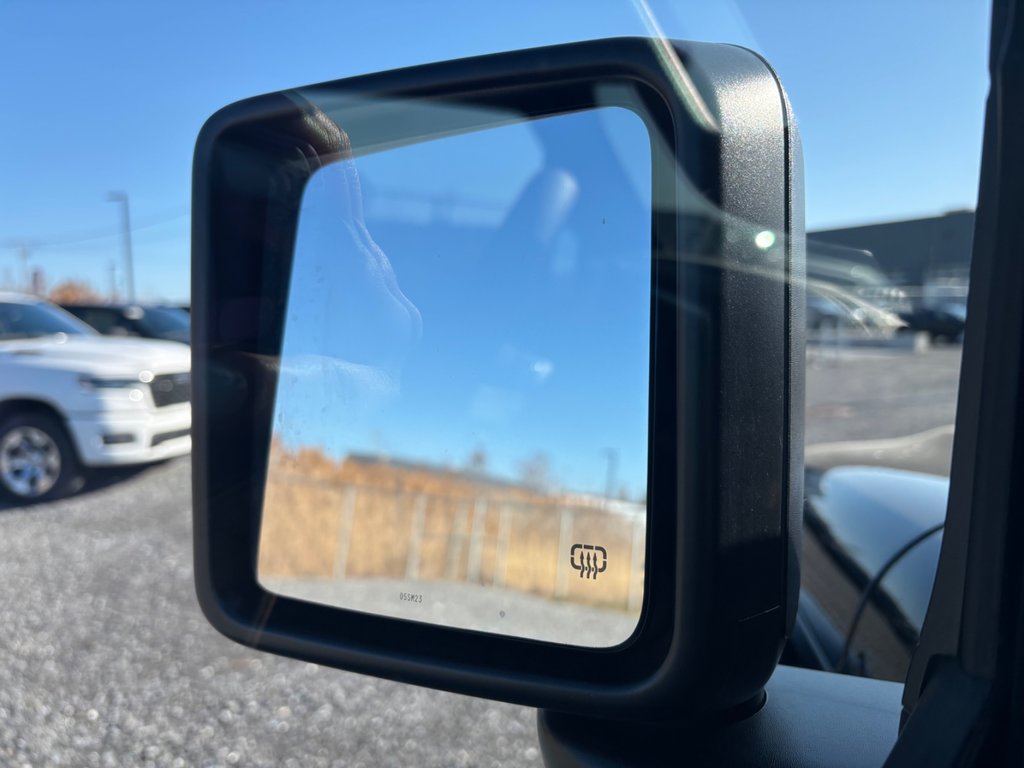 Jeep WRANGLER 4-Door SAHARA 2024 à Saint-Hyacinthe, Québec - 7 - w1024h768px