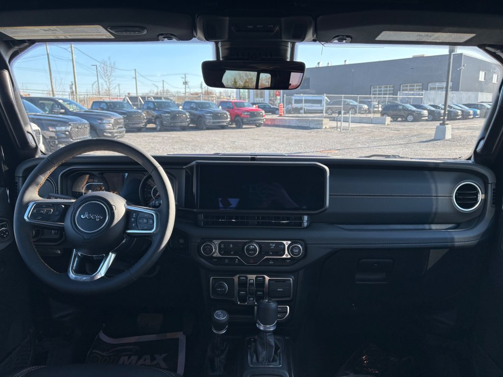 Jeep WRANGLER 4-Door SAHARA 2024 à Saint-Hyacinthe, Québec - 12 - w1024h768px