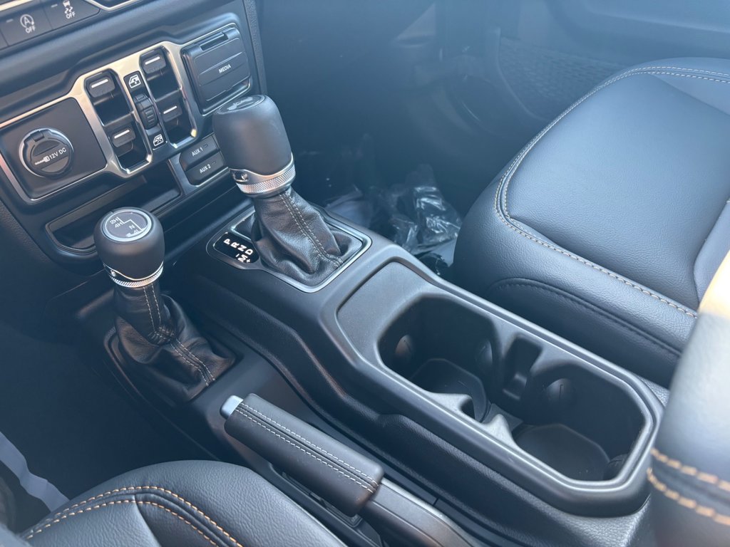 Jeep WRANGLER 4-Door SAHARA 2024 à Saint-Hyacinthe, Québec - 28 - w1024h768px