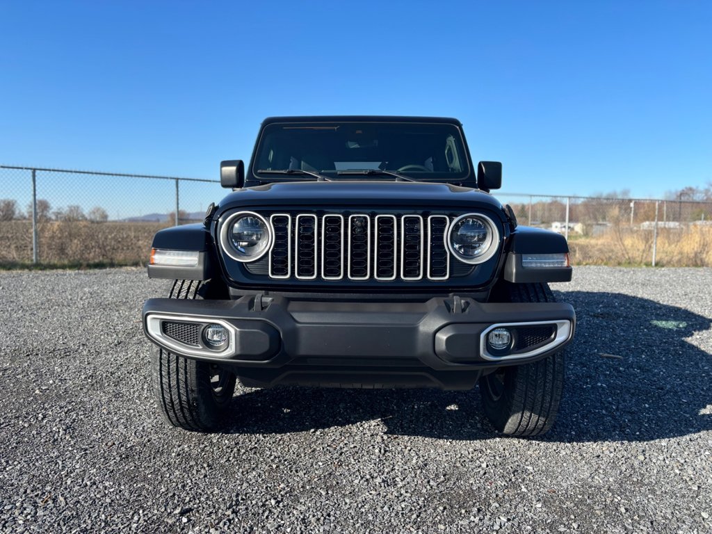 Jeep WRANGLER 4-Door SAHARA 2024 à Saint-Hyacinthe, Québec - 2 - w1024h768px