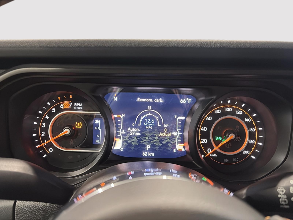 Jeep Wrangler 4-Door SAHARA 2024 à Saint-Hyacinthe, Québec - 11 - w1024h768px