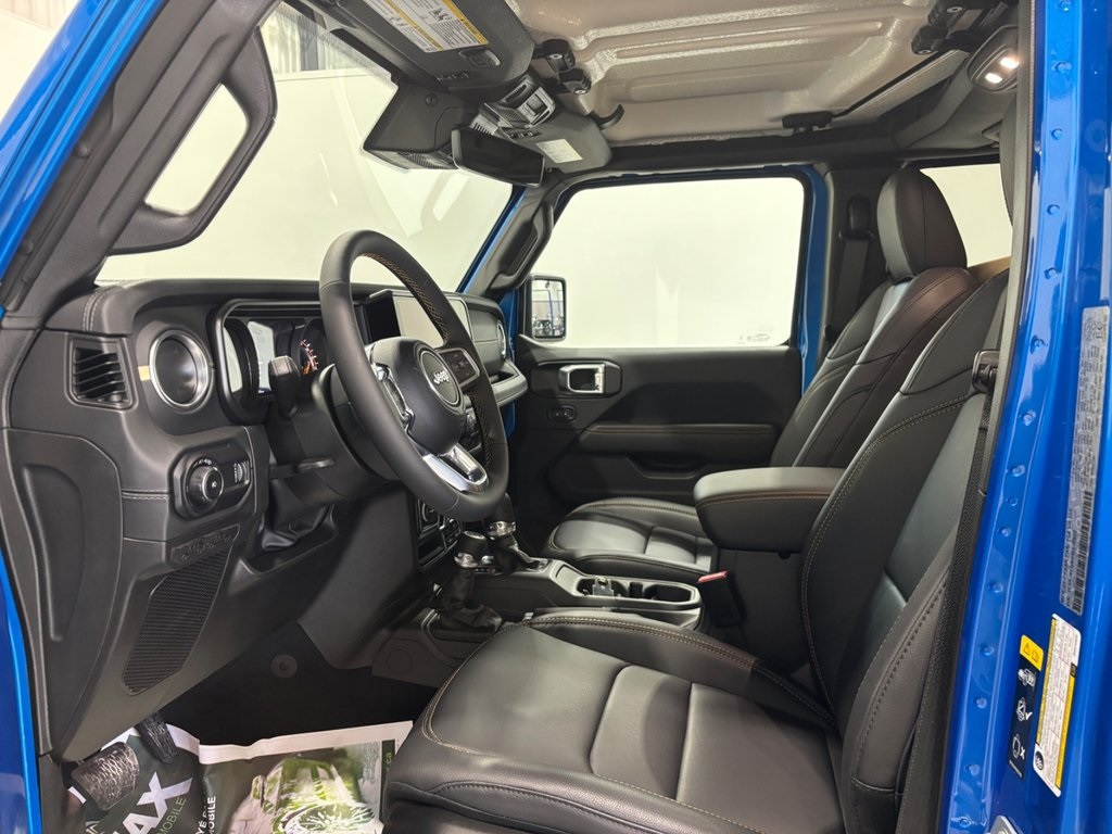 2024 Jeep Wrangler 4-Door SAHARA in Saint-Hyacinthe, Quebec - 12 - w1024h768px