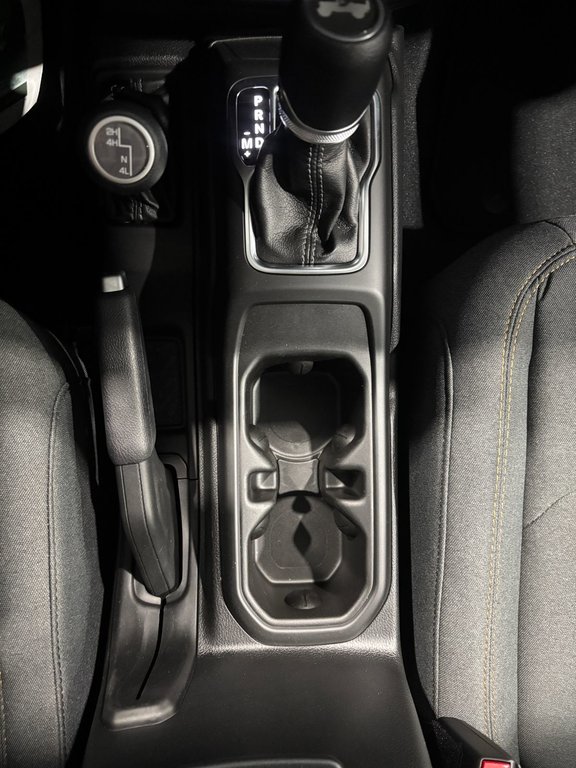 Jeep WRANGLER 4-Door SAHARA 2024 à Saint-Hyacinthe, Québec - 26 - w1024h768px