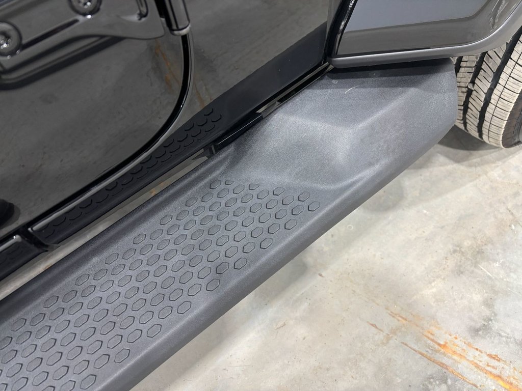 Jeep WRANGLER 4-Door SAHARA 2024 à Saint-Hyacinthe, Québec - 9 - w1024h768px