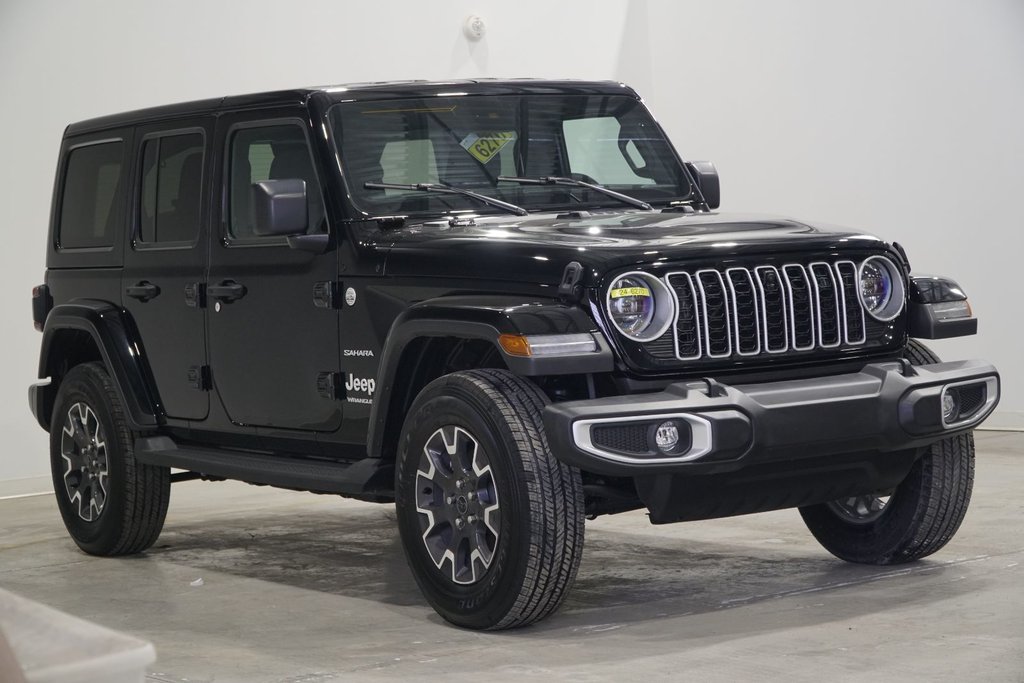 Jeep WRANGLER 4-Door SAHARA 2024 à Saint-Hyacinthe, Québec - 3 - w1024h768px