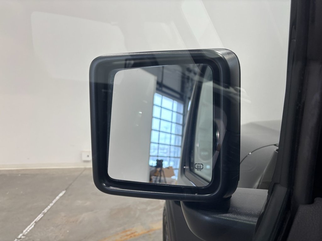 Jeep WRANGLER 4-Door SAHARA 2024 à Saint-Hyacinthe, Québec - 7 - w1024h768px