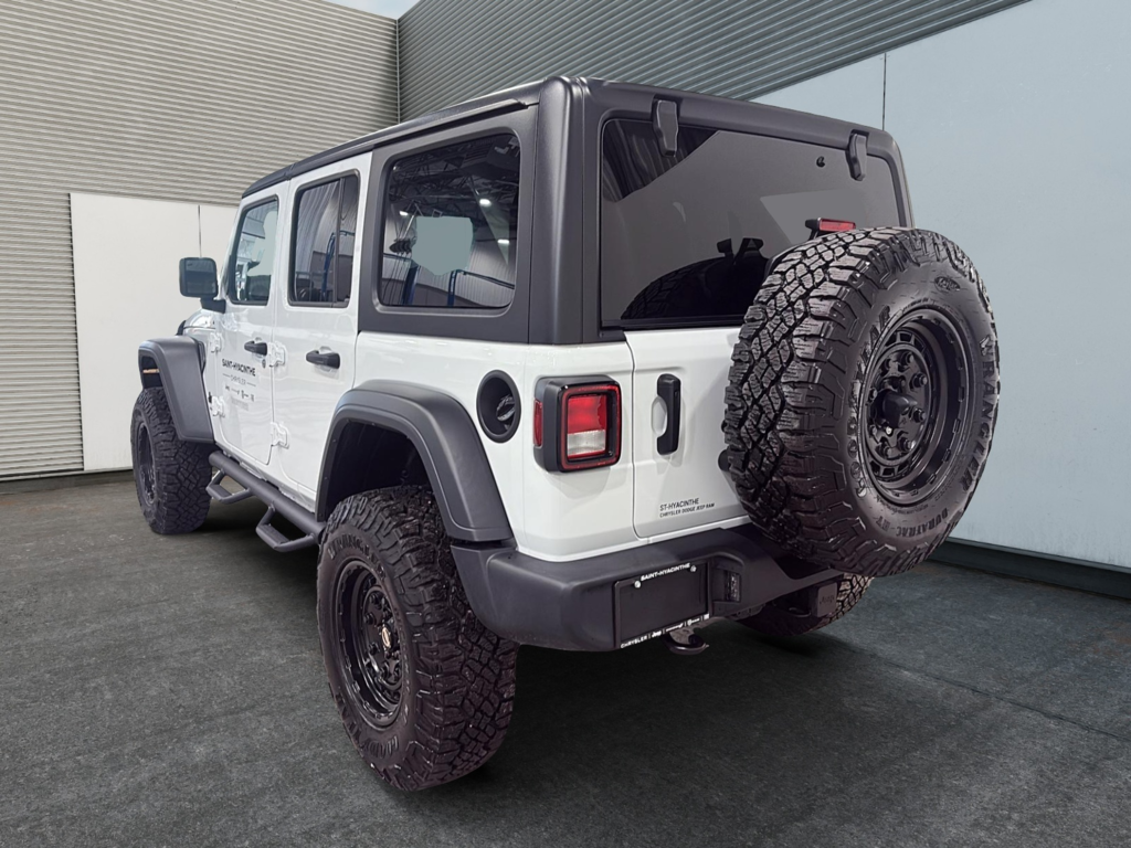2024 Jeep WRANGLER 4-Door SPORT S in Saint-Hyacinthe, Quebec - 4 - w1024h768px