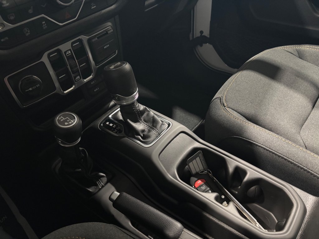 2025 Jeep WRANGLER 4-Door SPORT S in Saint-Hyacinthe, Quebec - 24 - w1024h768px