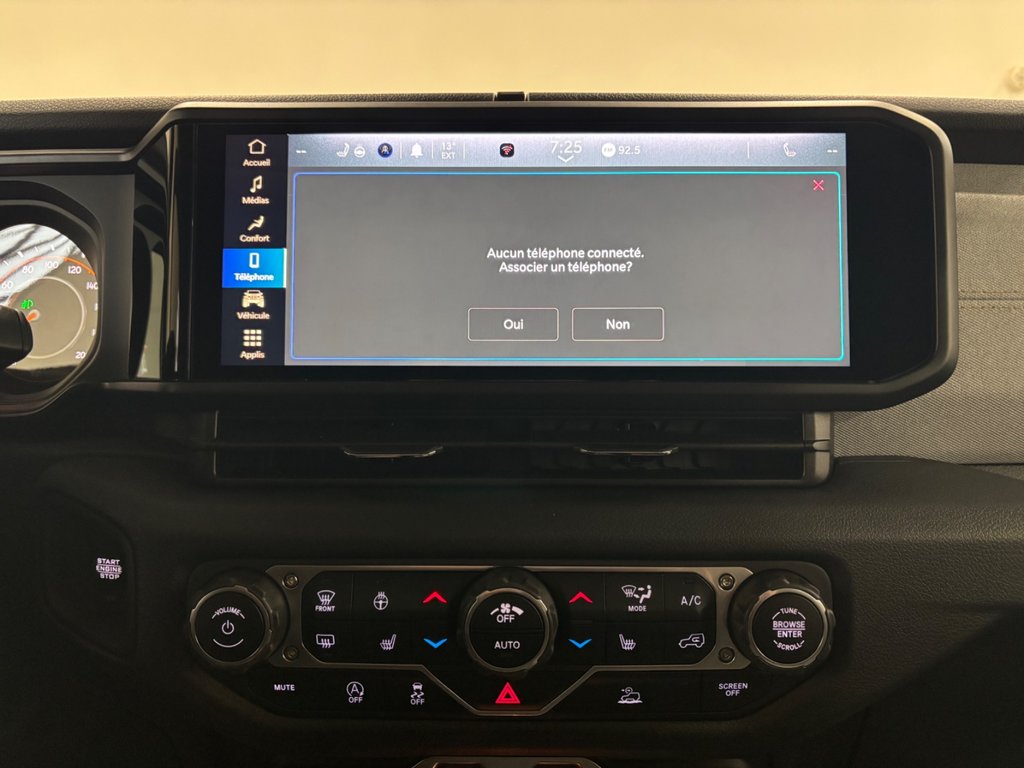 2025 Jeep WRANGLER 4-Door SPORT S in Saint-Hyacinthe, Quebec - 22 - w1024h768px