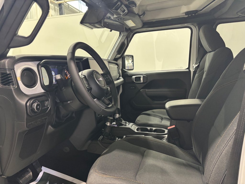 2025 Jeep WRANGLER 4-Door SPORT S in Saint-Hyacinthe, Quebec - 14 - w1024h768px