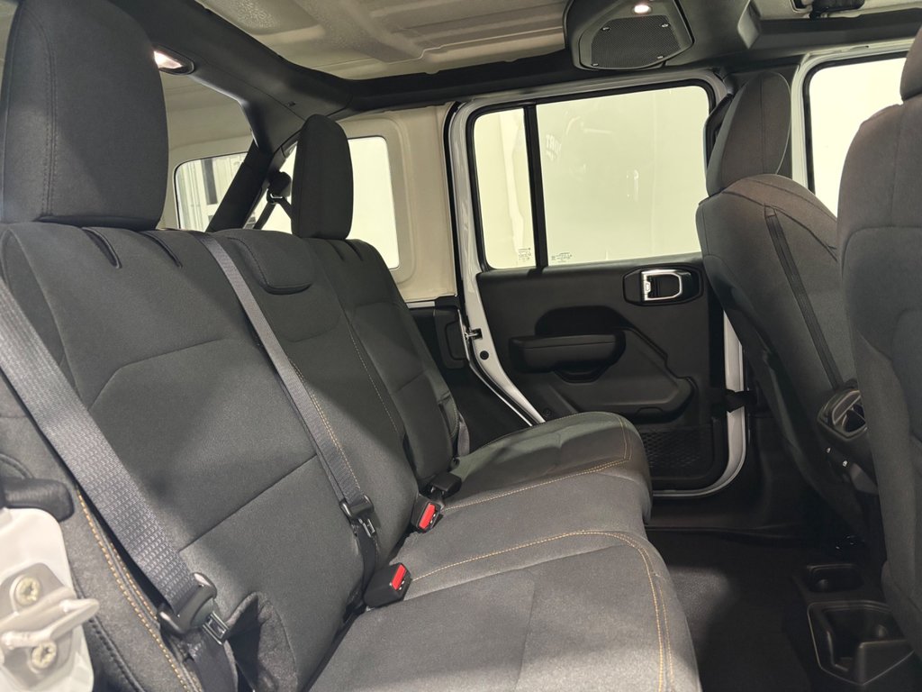 2025 Jeep WRANGLER 4-Door SPORT S in Saint-Hyacinthe, Quebec - 11 - w1024h768px
