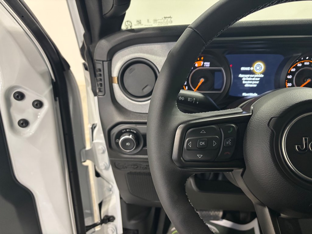 2025 Jeep WRANGLER 4-Door SPORT S in Saint-Hyacinthe, Quebec - 15 - w1024h768px