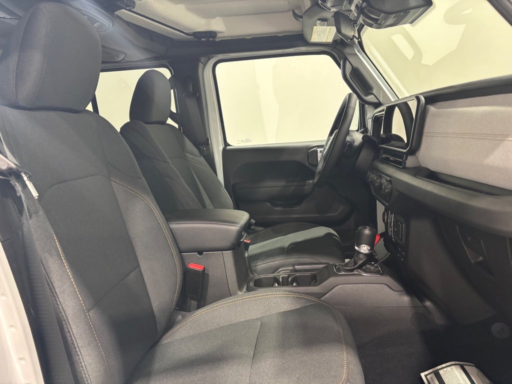 2025 Jeep WRANGLER 4-Door SPORT S in Saint-Hyacinthe, Quebec - 9 - w1024h768px