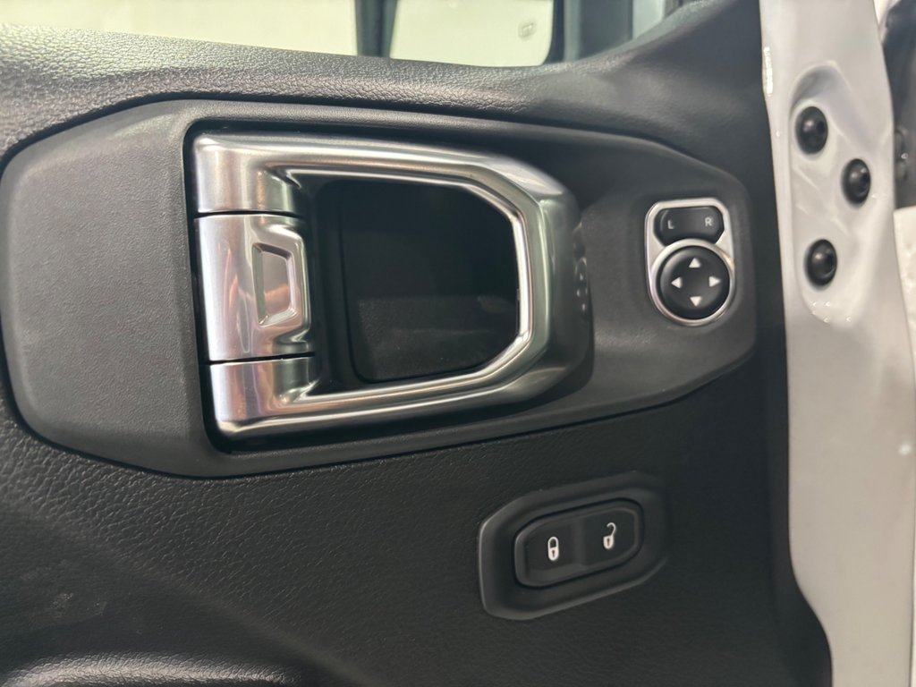 2025 Jeep WRANGLER 4-Door SPORT S in Saint-Hyacinthe, Quebec - 13 - w1024h768px