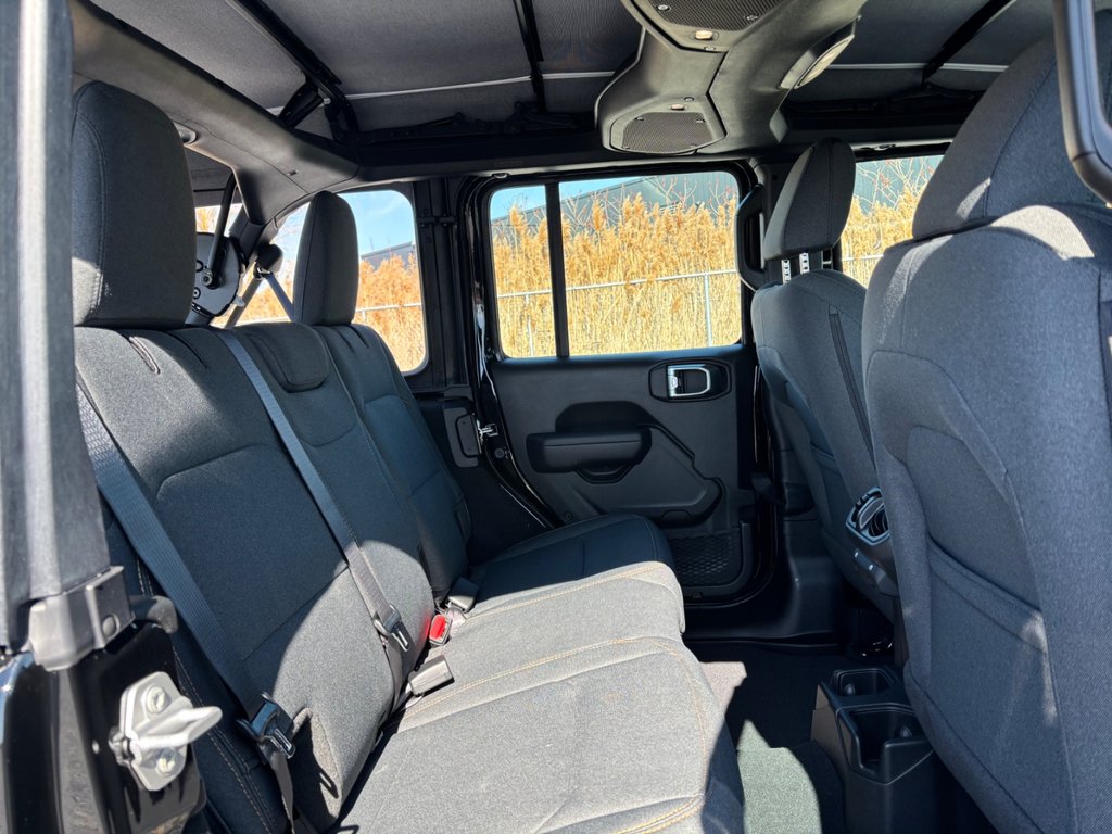 2025 Jeep WRANGLER 4-Door SPORT in Saint-Hyacinthe, Quebec - 11 - w1024h768px