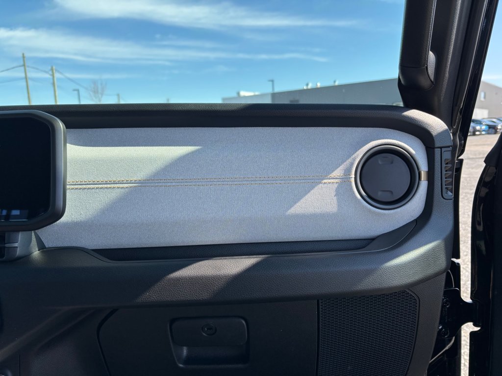 2025 Jeep WRANGLER 4-Door SPORT in Saint-Hyacinthe, Quebec - 10 - w1024h768px