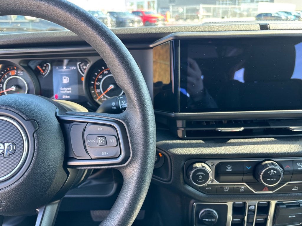 2025 Jeep WRANGLER 4-Door SPORT in Saint-Hyacinthe, Quebec - 16 - w1024h768px