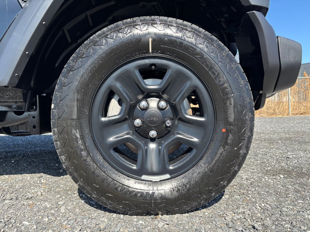2025 Jeep WRANGLER 4-Door SPORT in Saint-Hyacinthe, Quebec - 8 - w1024h768px