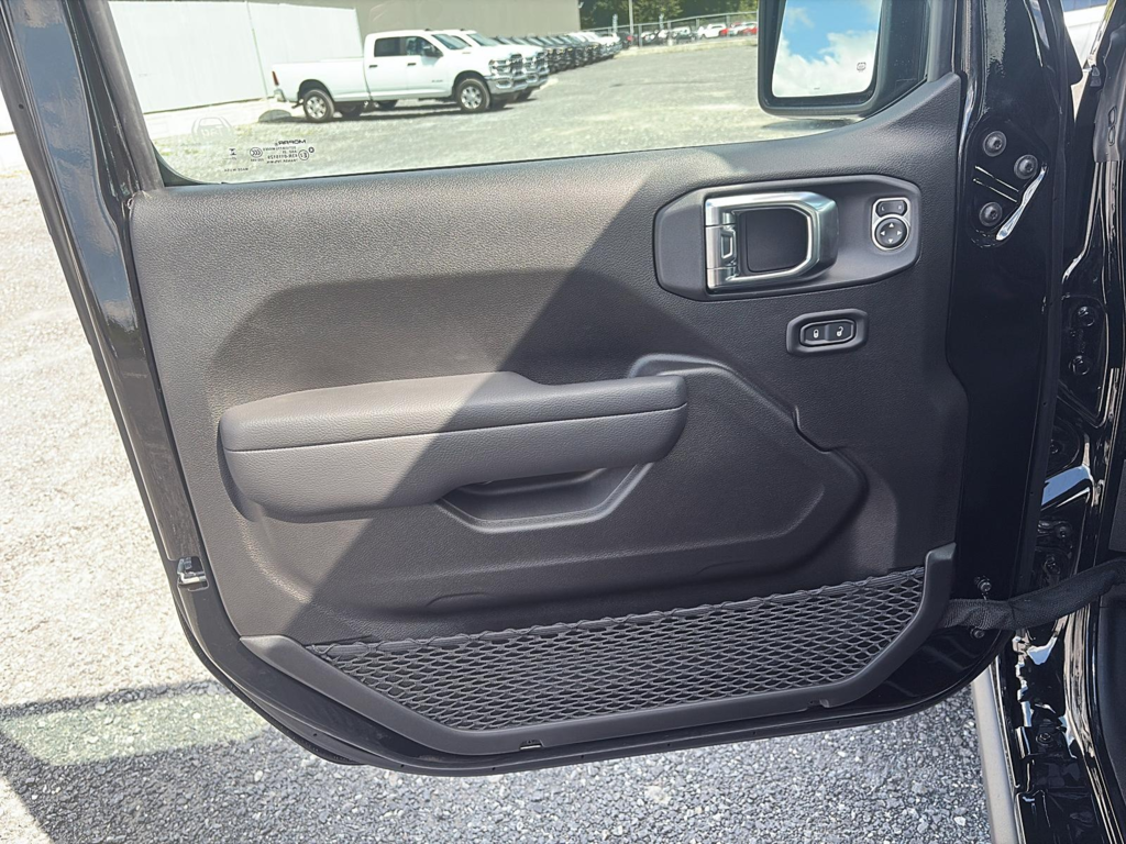Jeep WRANGLER 4-Door RUBICON 2025 à Saint-Hyacinthe, Québec - 12 - w1024h768px