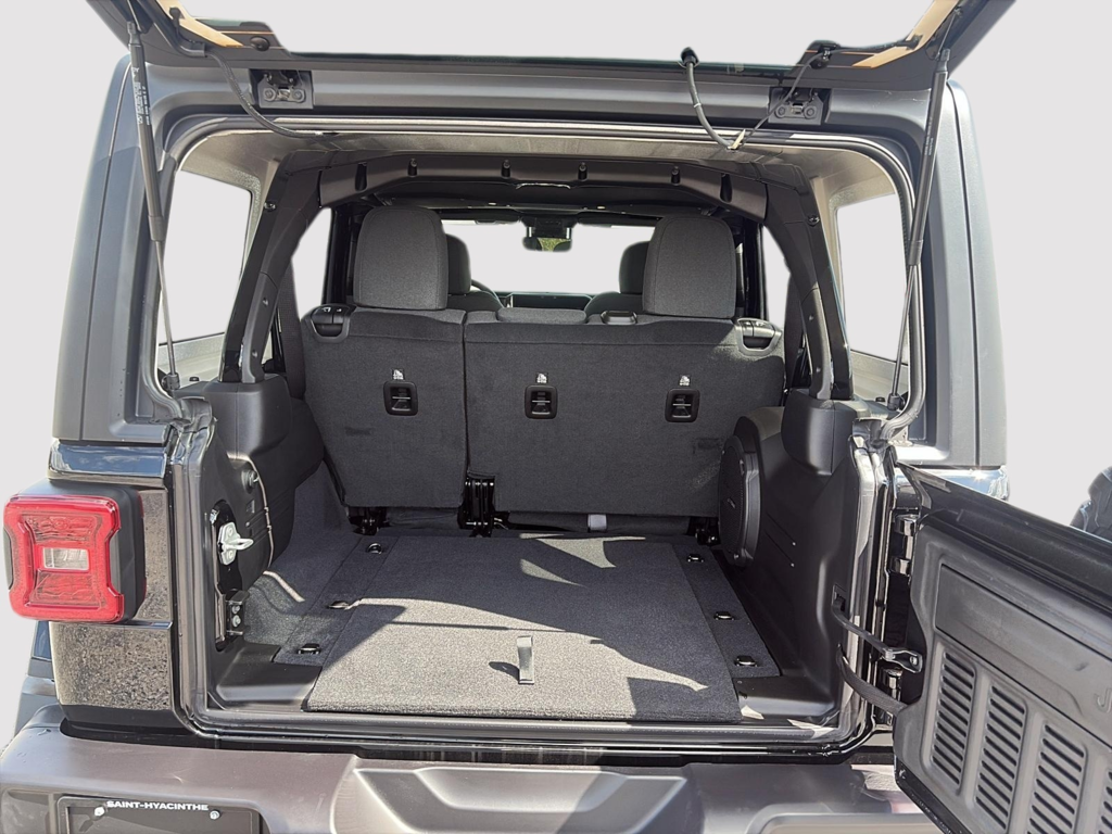 Jeep WRANGLER 4-Door RUBICON 2025 à Saint-Hyacinthe, Québec - 13 - w1024h768px