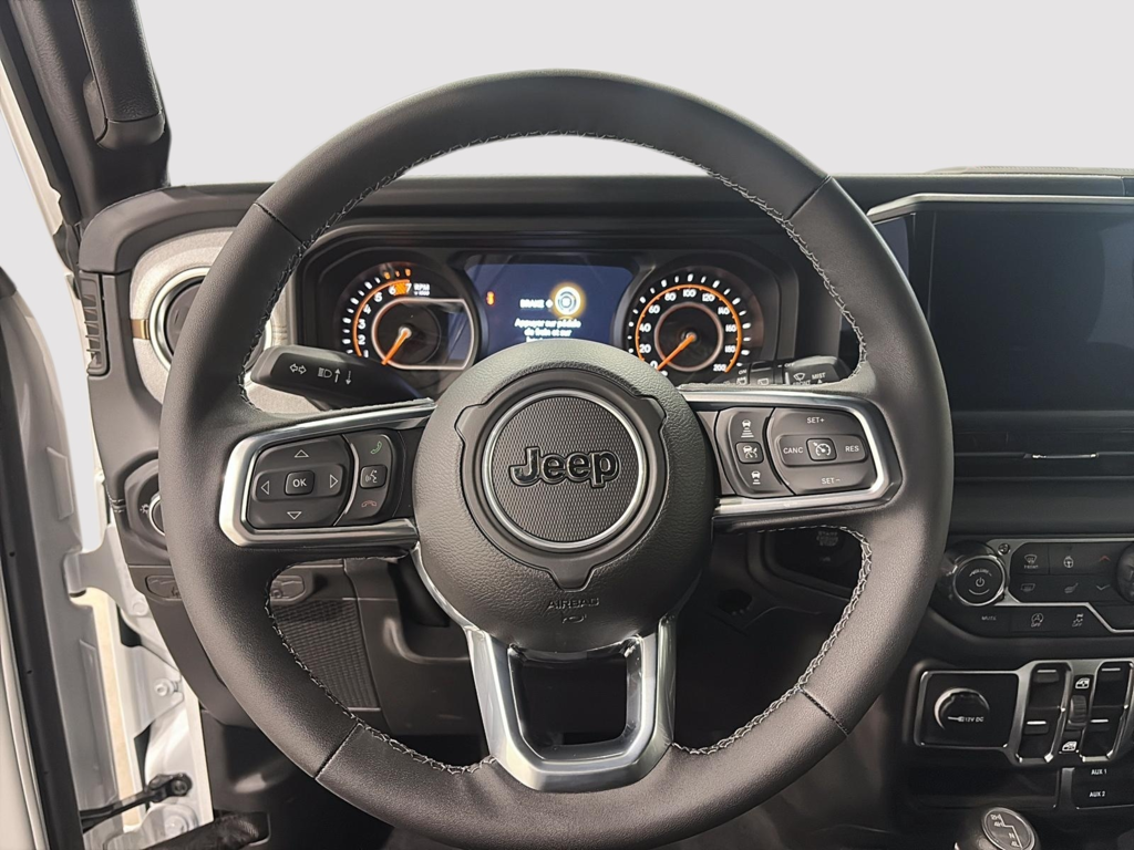 Jeep Wrangler 4-Door SAHARA 2025 à Saint-Hyacinthe, Québec - 15 - w1024h768px