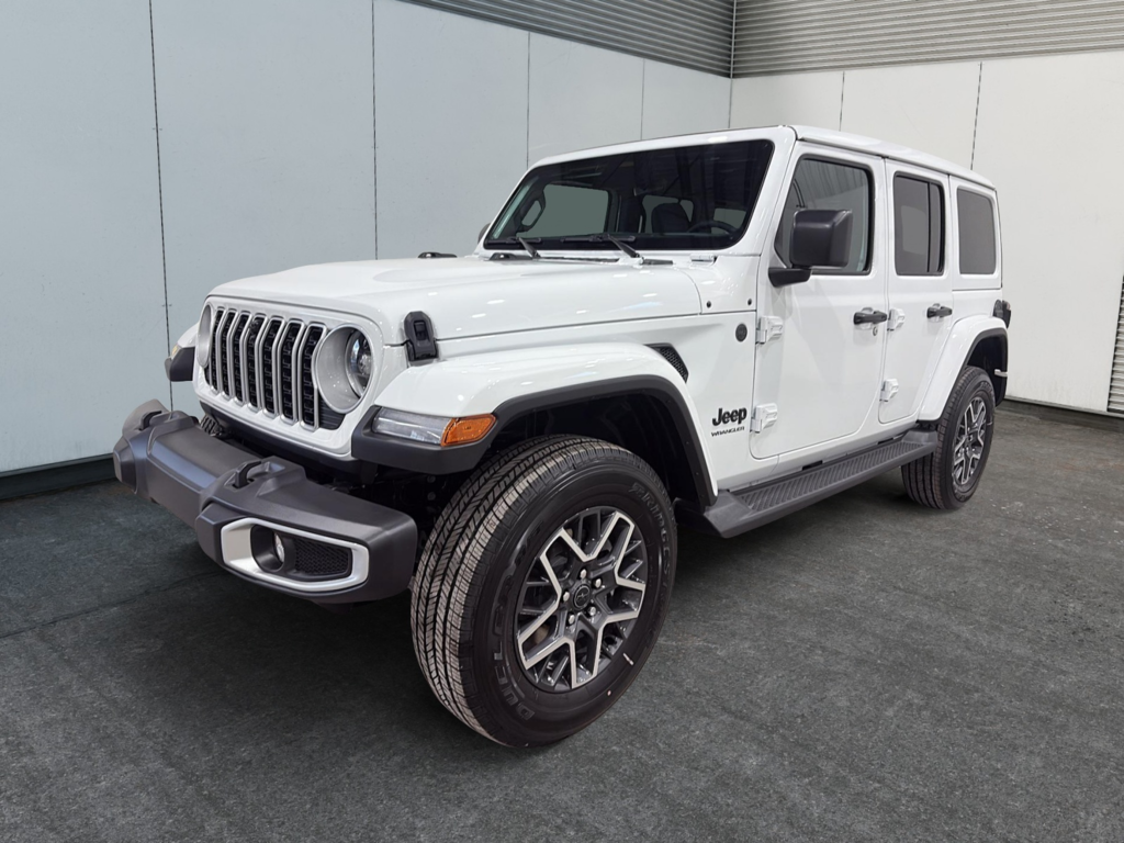 Jeep Wrangler 4-Door SAHARA 2025 à Saint-Hyacinthe, Québec - 1 - w1024h768px