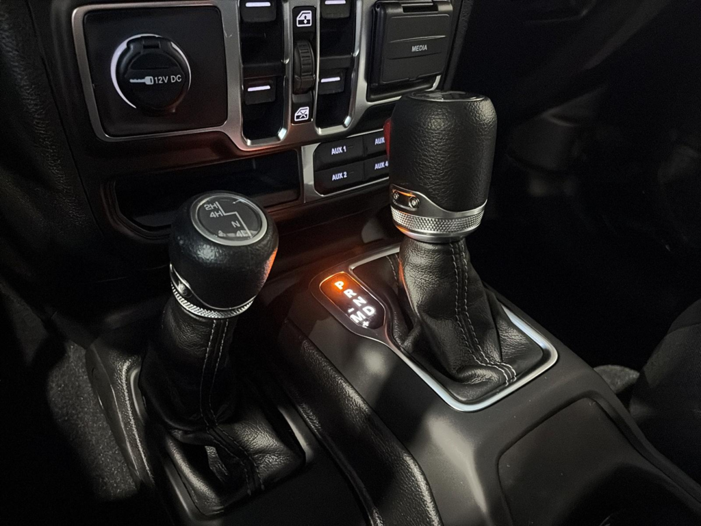 Jeep Wrangler 4-Door SAHARA 2025 à Saint-Hyacinthe, Québec - 12 - w1024h768px