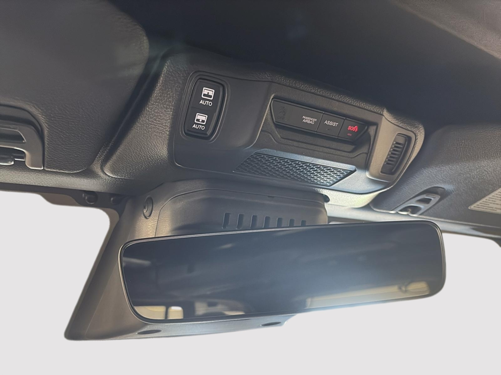 Jeep Wrangler 4-Door SAHARA 2025 à Saint-Hyacinthe, Québec - 14 - w1024h768px