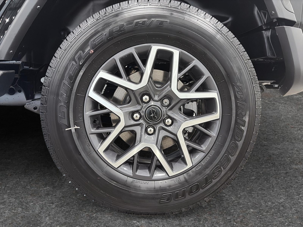 Jeep Wrangler 4-Door SAHARA 2025 à Saint-Hyacinthe, Québec - 10 - w1024h768px