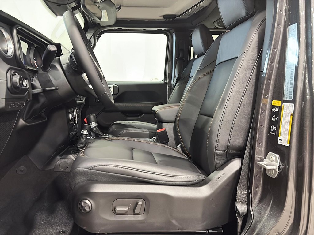 Jeep Wrangler 4-Door SAHARA 2026 à Saint-Hyacinthe, Québec - 8 - w1024h768px