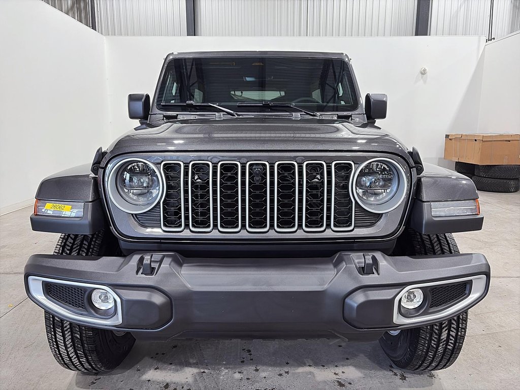 Jeep Wrangler 4-Door SAHARA 2026 à Saint-Hyacinthe, Québec - 2 - w1024h768px