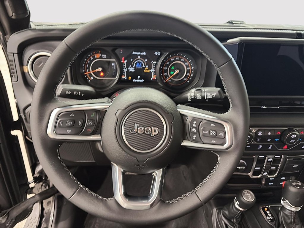 Jeep Wrangler 4-Door SAHARA 2026 à Saint-Hyacinthe, Québec - 11 - w1024h768px