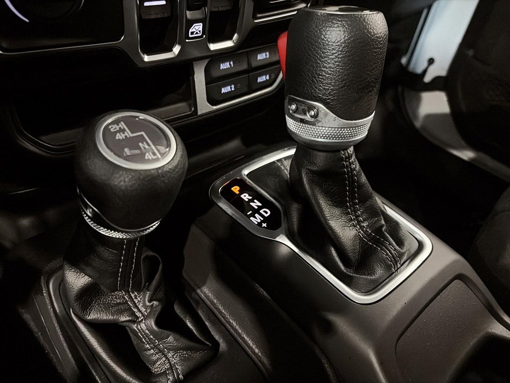 2026 Jeep Wrangler 4-Door SAHARA in Saint-Hyacinthe, Quebec - 12 - w1024h768px