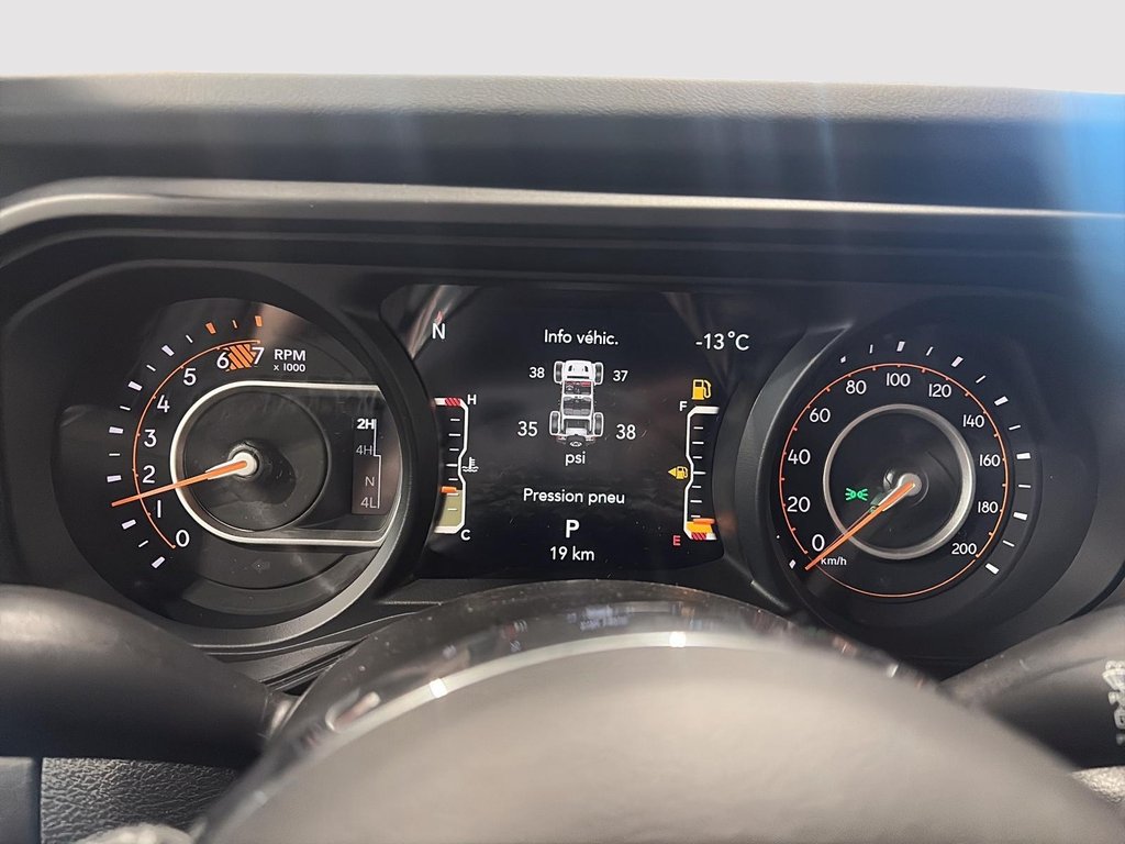 2026 Jeep Wrangler 4-Door SAHARA in Saint-Hyacinthe, Quebec - 11 - w1024h768px