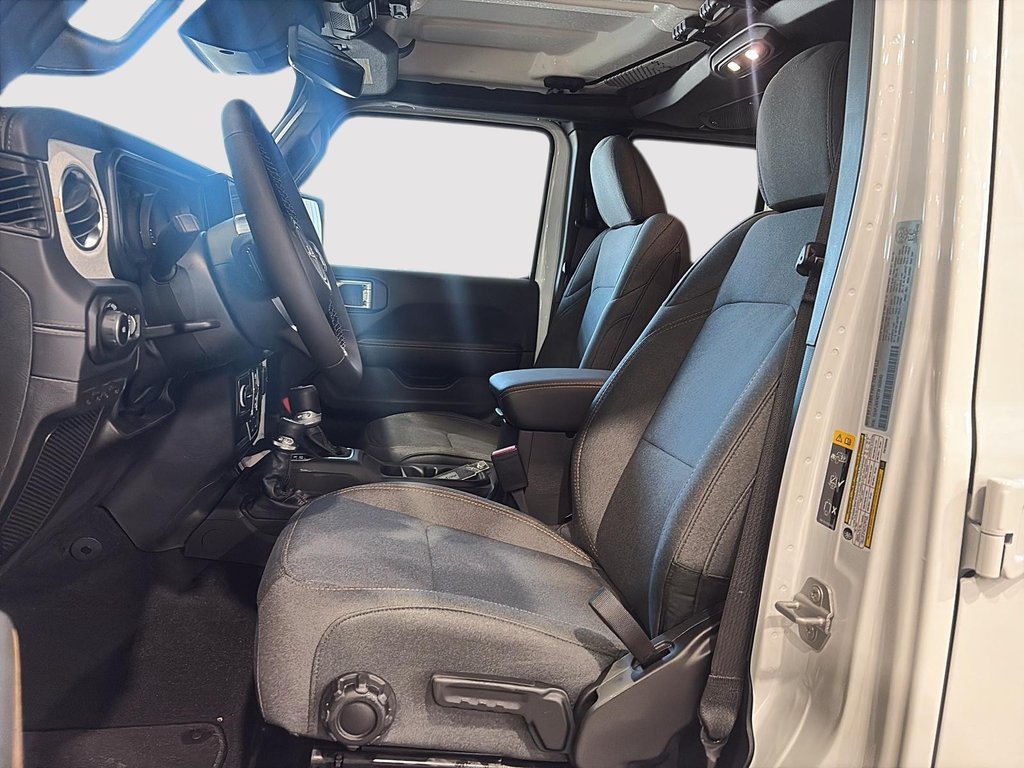 2026 Jeep Wrangler 4-Door SAHARA in Saint-Hyacinthe, Quebec - 7 - w1024h768px