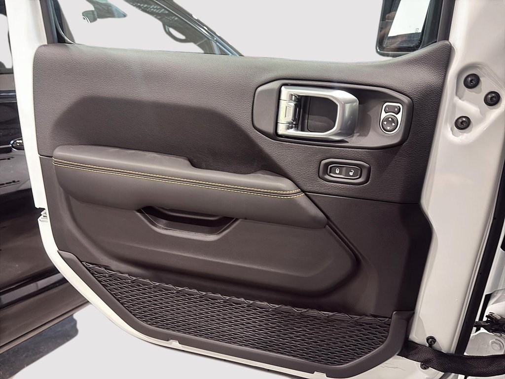 2026 Jeep Wrangler 4-Door SAHARA in Saint-Hyacinthe, Quebec - 9 - w1024h768px