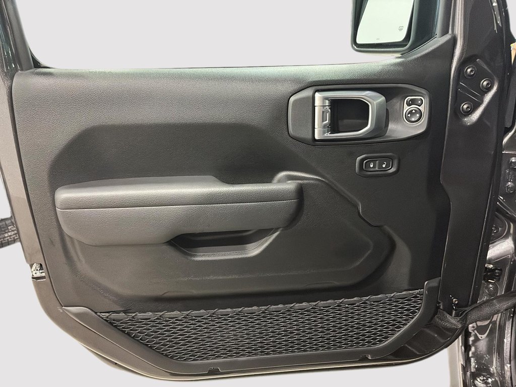 2026 Jeep Wrangler 4-Door WILLYS in Saint-Hyacinthe, Quebec - 10 - w1024h768px